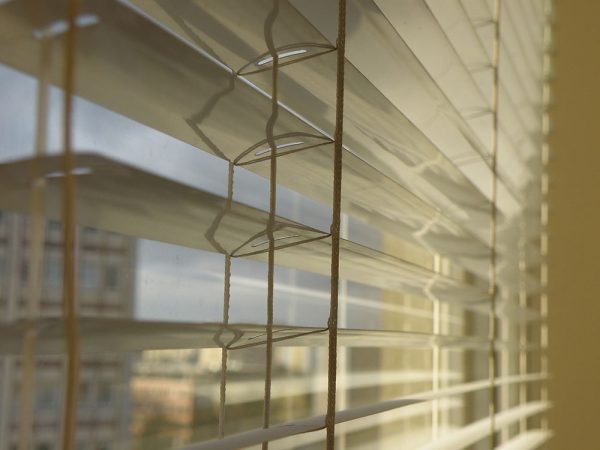 zoom-view-aluminium-venetian-blinds-for-windows